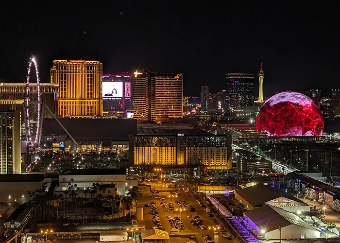 Penthouse Suite With Strip View At The Signature At Mgm Grand